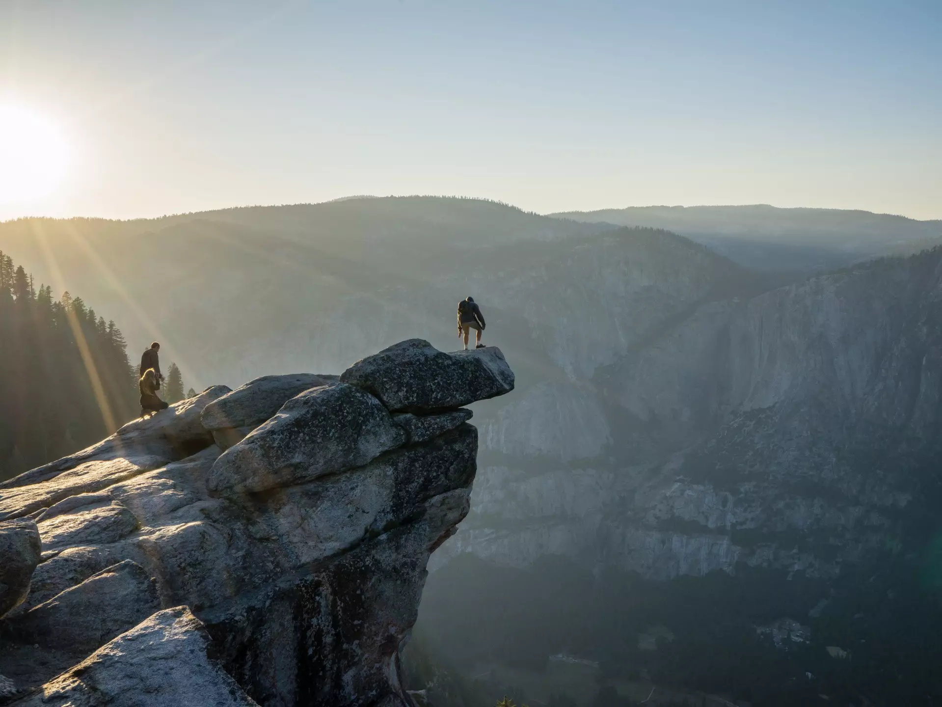 A man stands on the end of the rocky overhang at Glacier point lookout.
500px Photo ID: 120528253
California, USA, Yosemite, cliff, edge, mountain, mountains, summer, sun, sunset, travel, extreme, freedom, risk, rock, fall, standing