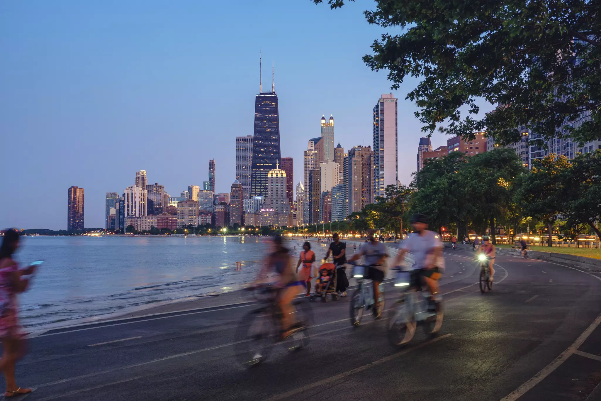 Any Chicago weekend ought to include a walk (or jog or bike ride) along the Lakefront Trail © pawel.gaul / Getty Images