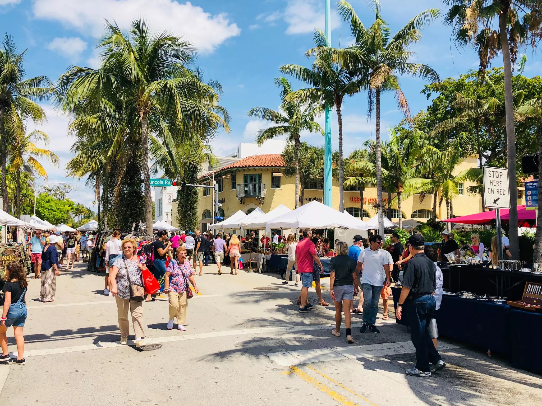Spend Sunday wandering the antique market at Lincoln Rd © baileyc1 / Shutterstock