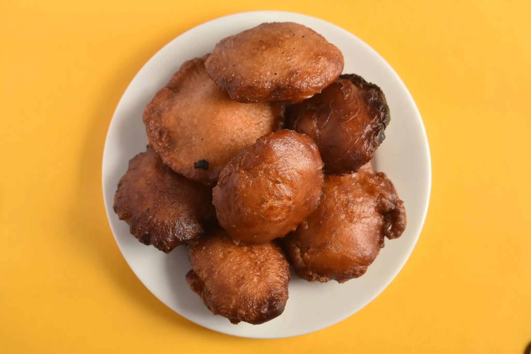 Sri Lankan kevum dessert. Pulasthi Keragala/Shutterstock