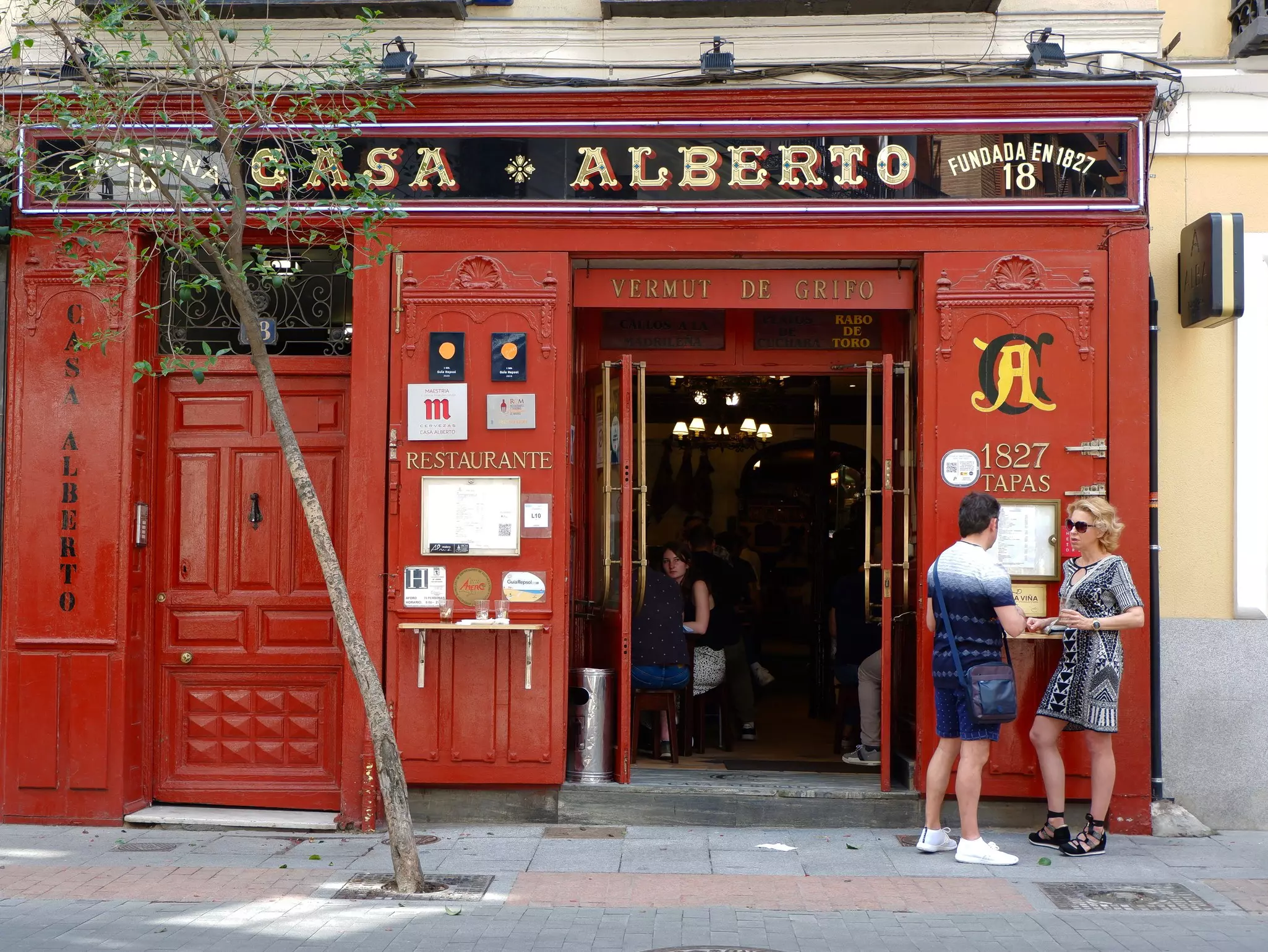 Entrance to one of the oldest restaurant in Madrid, Casa Alberto.