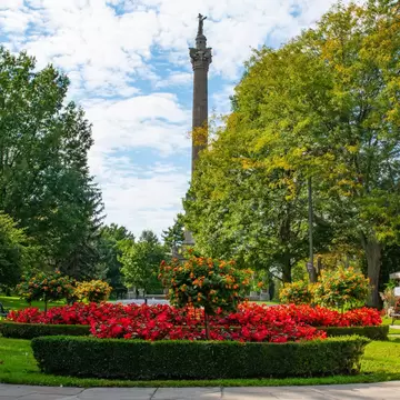 Brock monument in Queenston Heights, License Type: media, Download Time: 2025-11-25T08:05:10.000Z, User: claramonitto, Editorial: false, purchase_order: 56530 - Guidebooks, job: Global Publishing-WIP, client: Best Bike Rides Canada 1 , other: Clara Monitto