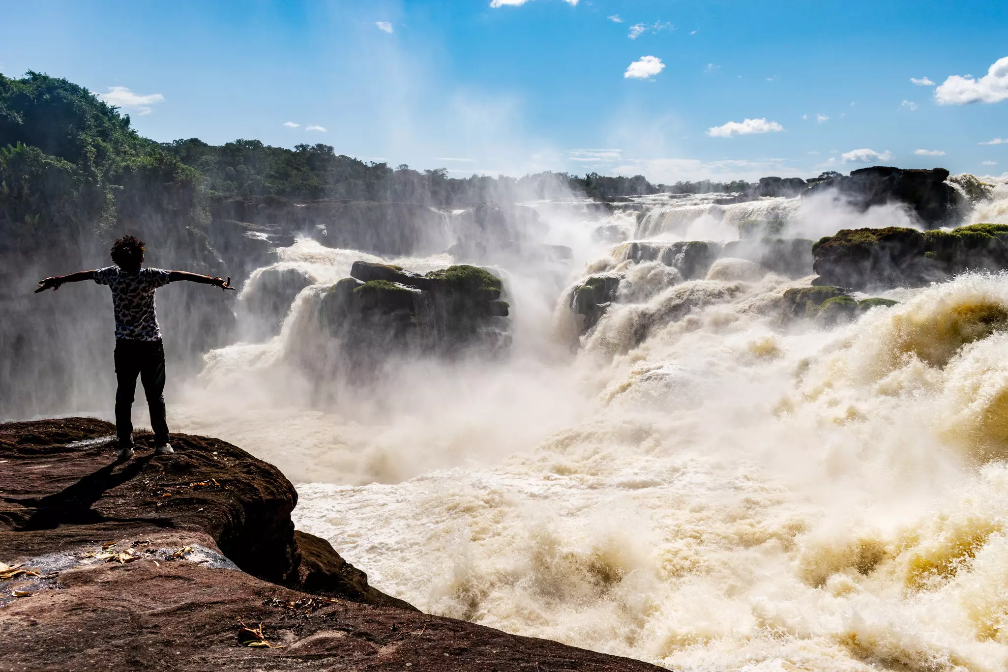 The Raudal de Jirijirimo waterfalls deliver a big rush © keney / Shutterstock