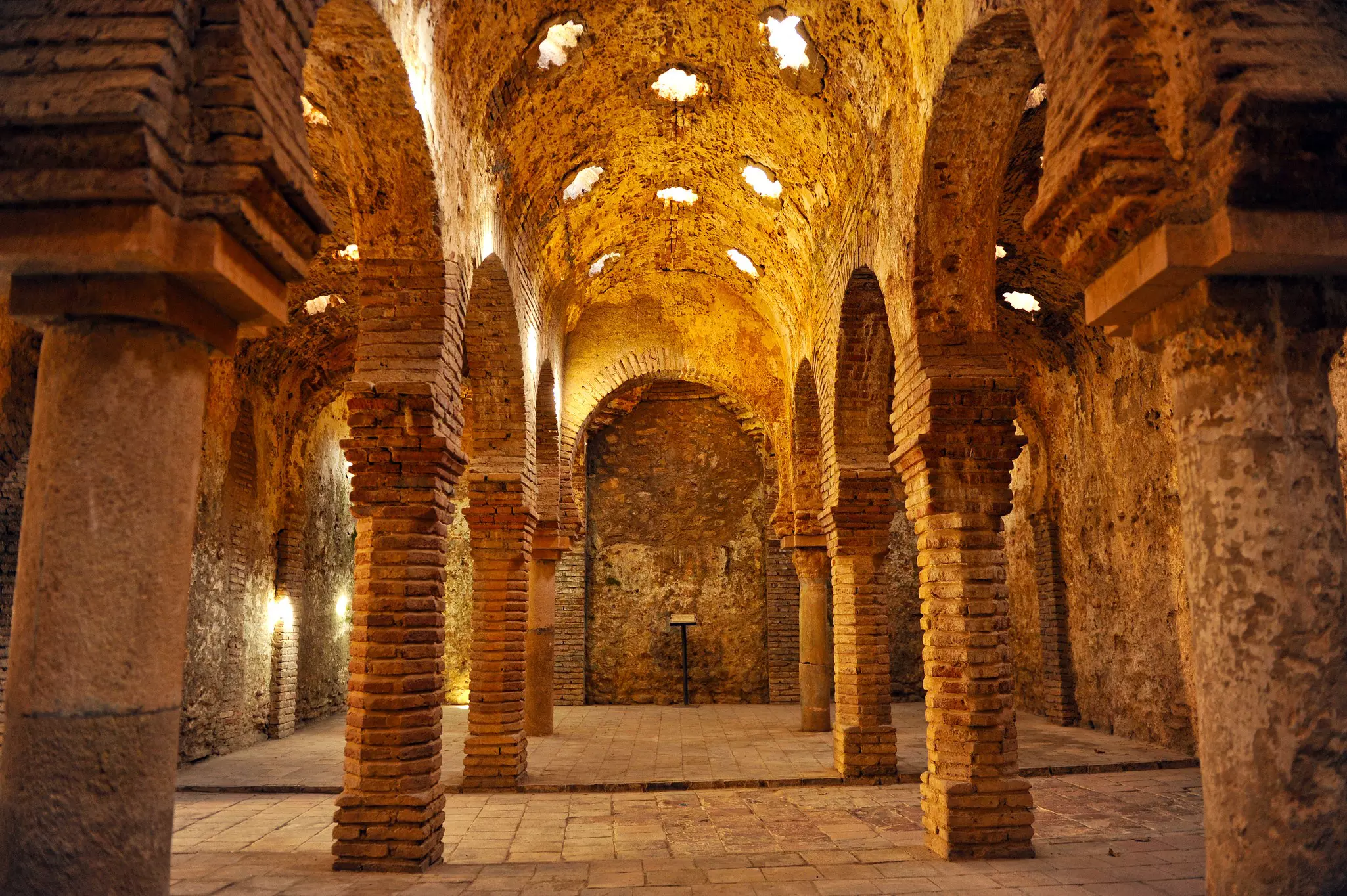 Brick columns and an arched ceiling in an ancient hamman.