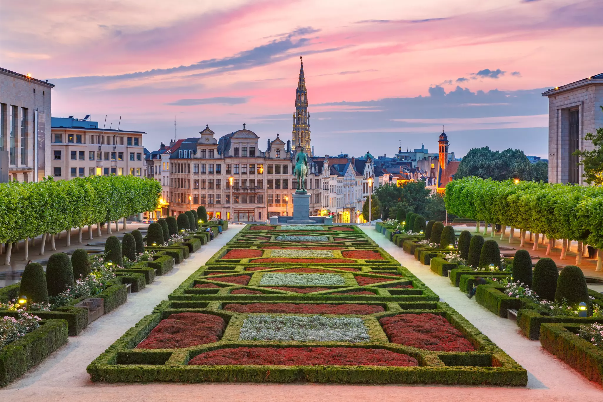 Jardin Mont des Arts at dusk
