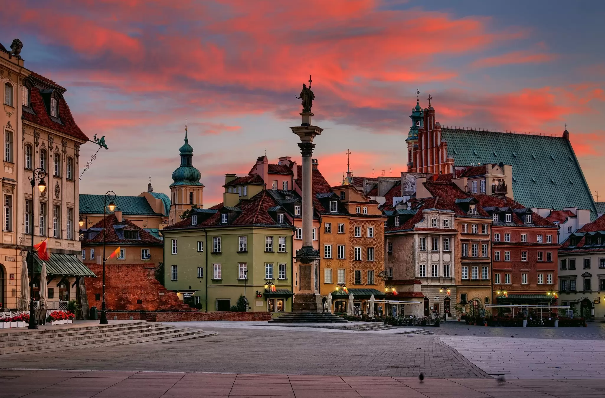 Castle Sq in Warsaw's Old Town. lukaszmalkiewicz.pl/Shutterstock