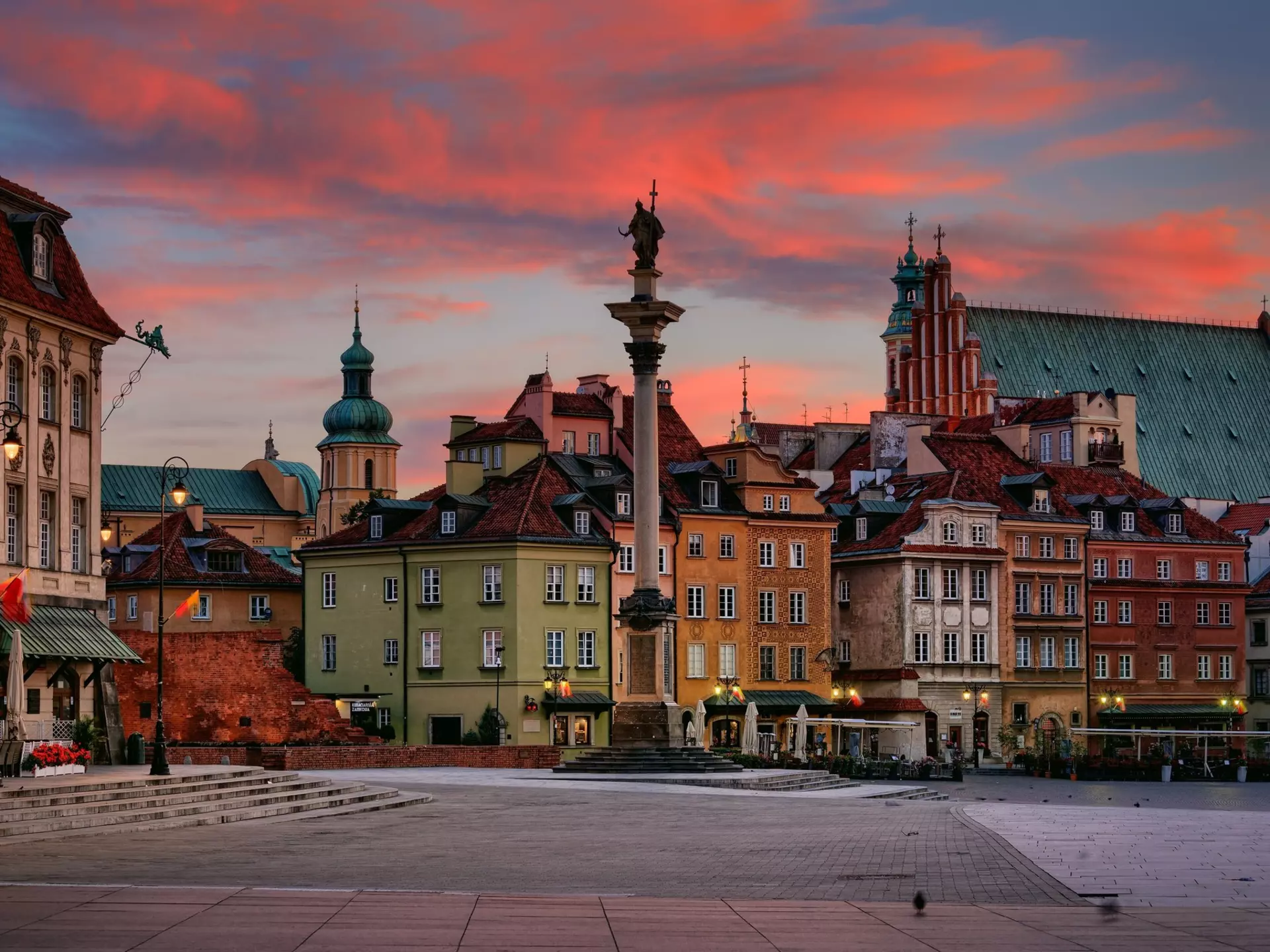 Castle Sq in Warsaw's Old Town. lukaszmalkiewicz.pl/Shutterstock