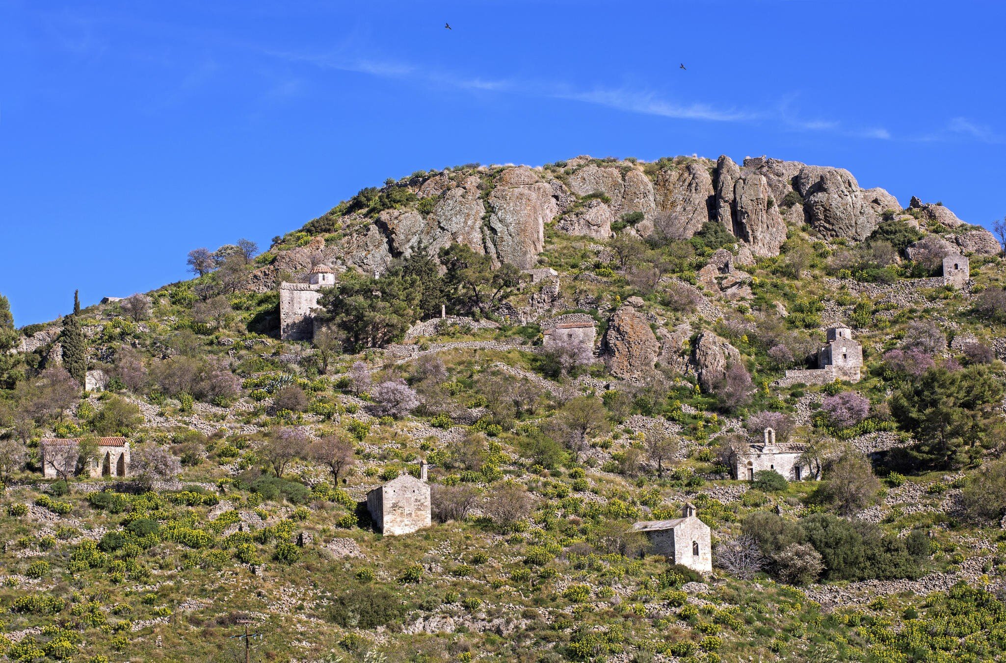 HJEKE2 Panoramic view to the ruins of Paleohora, the old capital of the Aegina island located in the Saronic gulf, near Athens, Greece