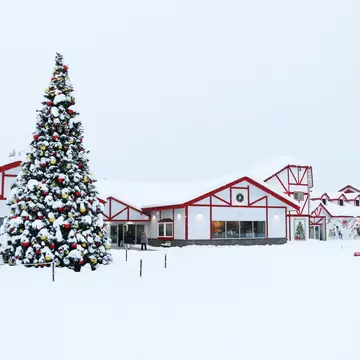 **RIGHTS MANAGED** email info@santaclaushouse.com Santa Claus House during the winter with snow and tree