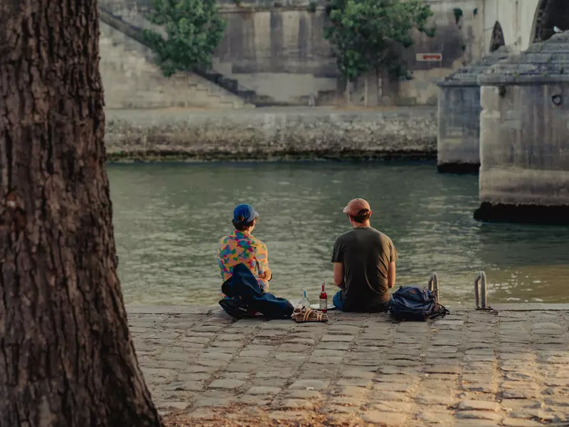 A couple enjoy al fresco drinks on a quayside