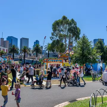 Melbourne, Victoria, Australia, March 12th, 2022: Parents and children line up to buy tickets for rides at the Moomba Carnival on the banks of the Yarra River with the city buildings in the background, License Type: media, Download Time: 2025-12-02T09:31:48.000Z, User: sashabrady26, Editorial: true, purchase_order: 65050 - Digital Destinations and Articles, job: Lonely Planet, client: Best things to do in Melbourne with kids, other: Sasha Brady