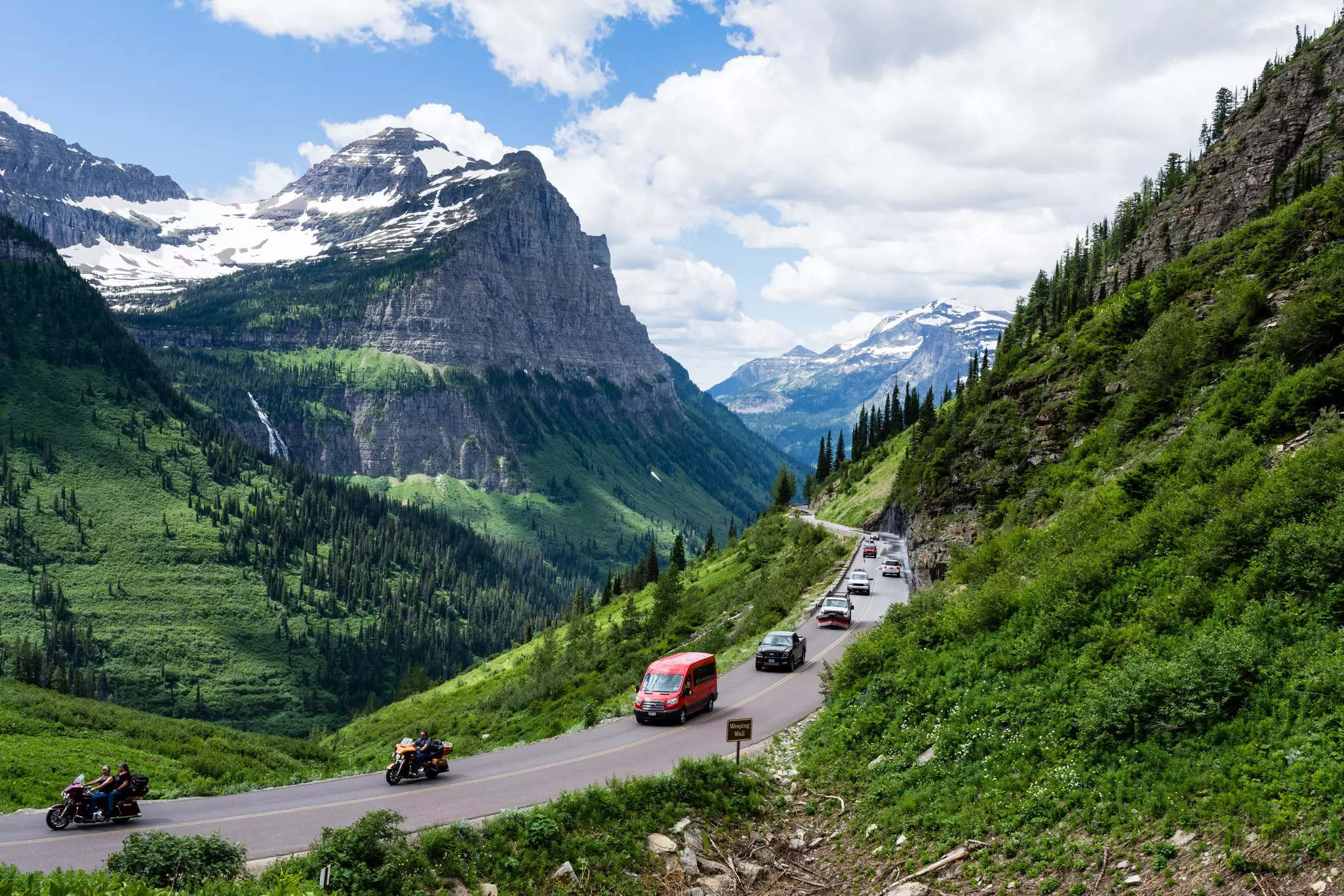 Going-to-the-Sun Road. Amehime/Shutterstock