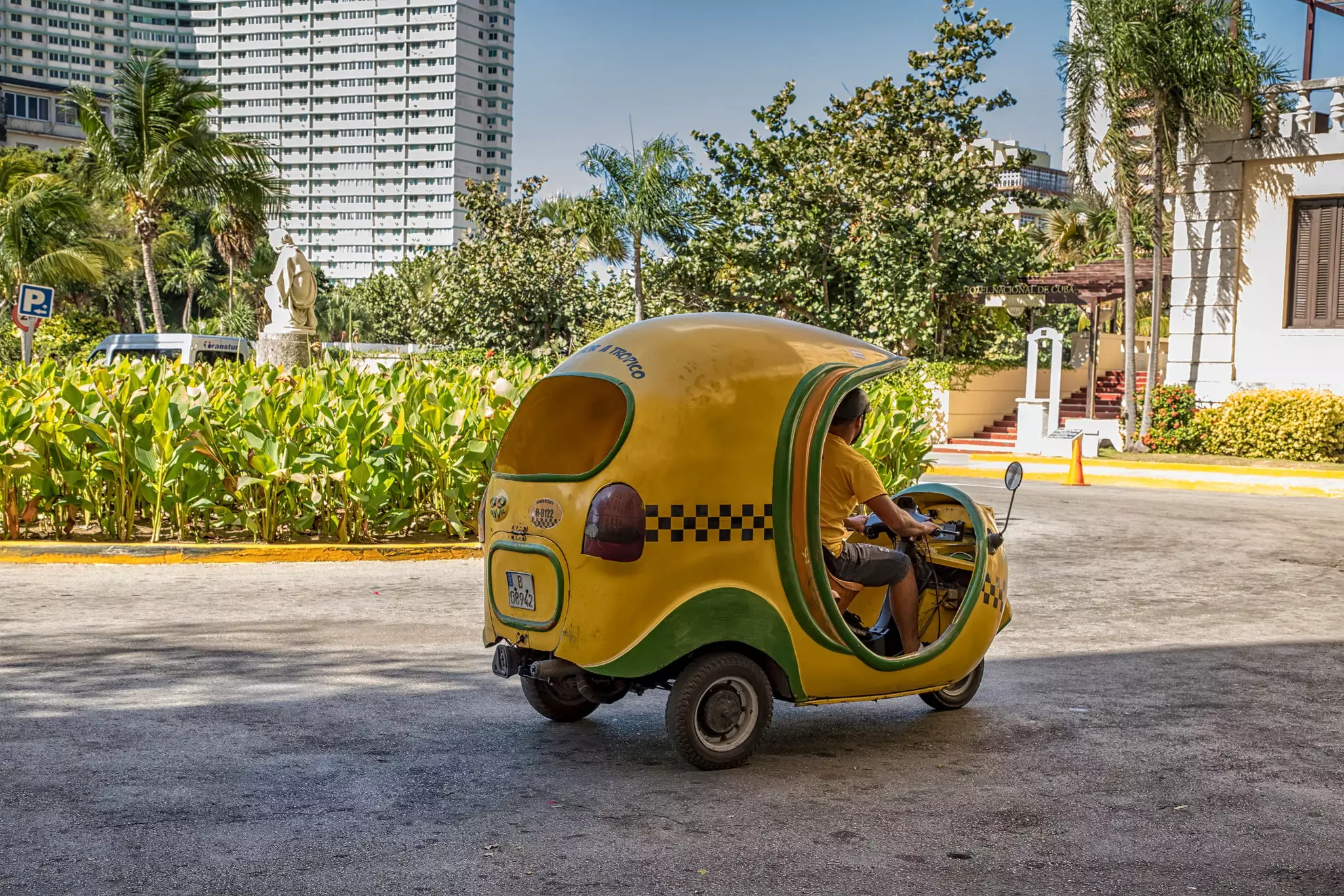 You might need to be a little “coco-nuts” to get in a Coco taxi © Eduard Valentinov / Shutterstock