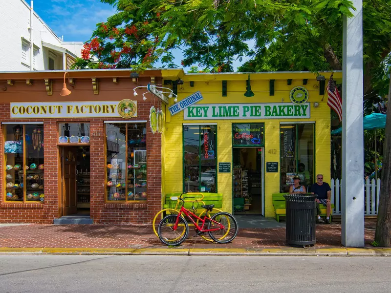 Colorful storefronts on the streets of Key West selling key lime pie. 