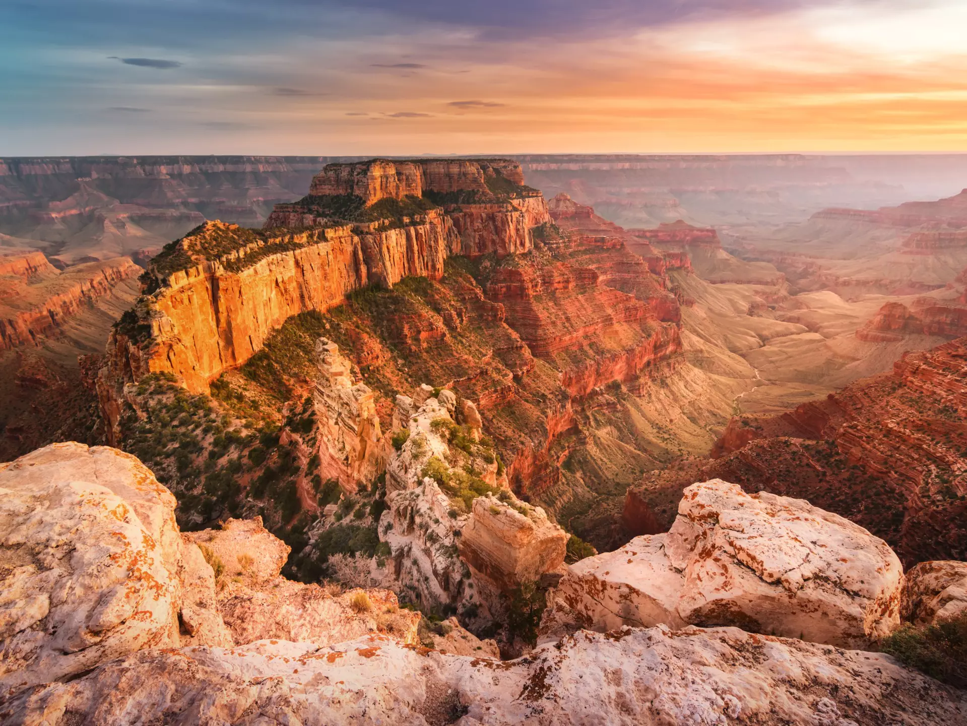 Sunset at Grand Canyon National Park. Pat Tr/Shutterstock