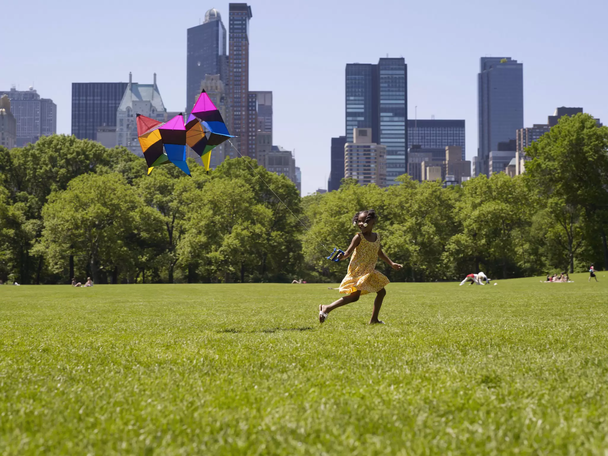 A little girl flies a kite in Central Park © Granger Wootz / Getty