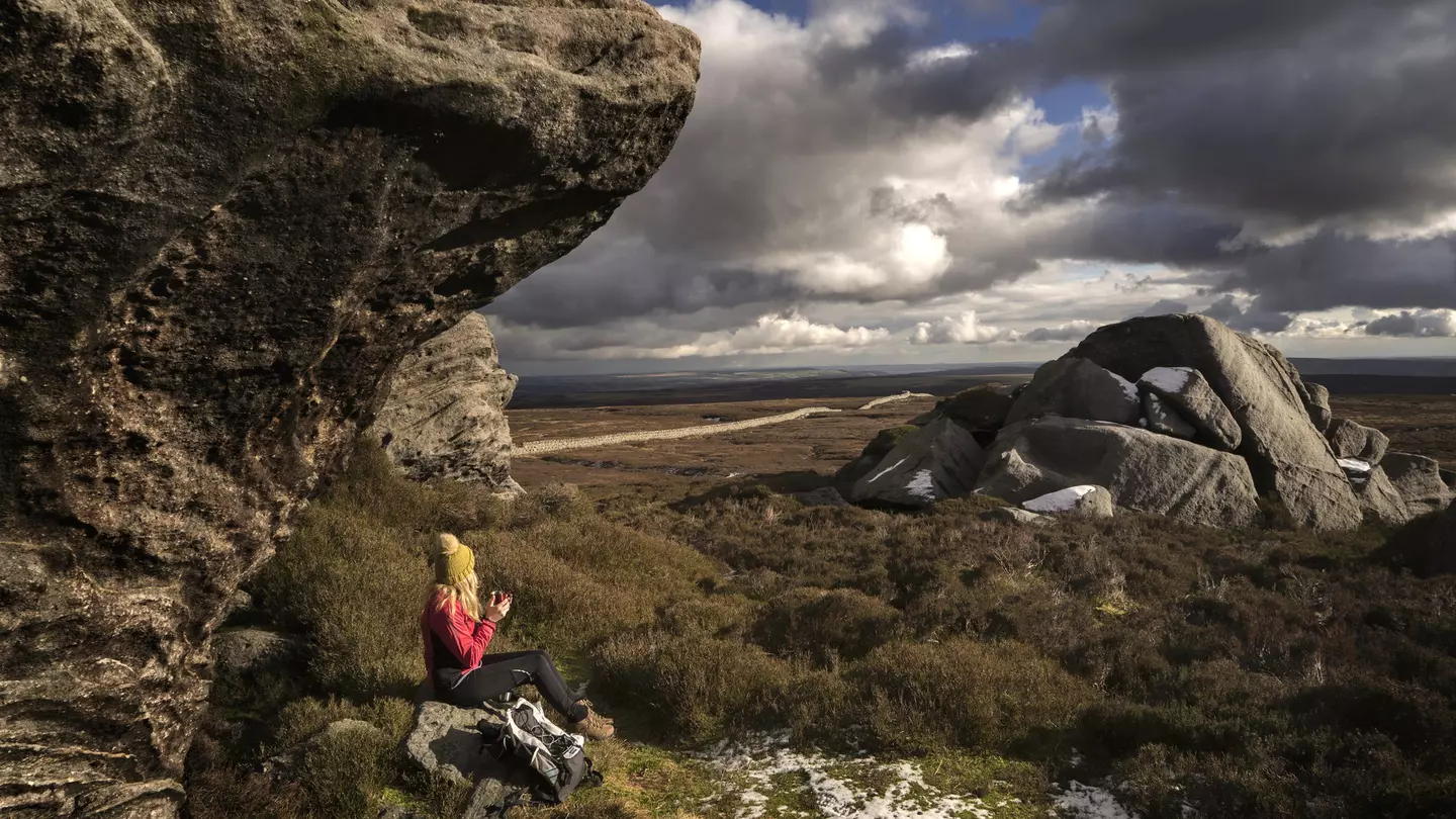A female hiker rests on the Yorkshire moors
609094599
wanderlust, adventure, discovery, nature, exploration