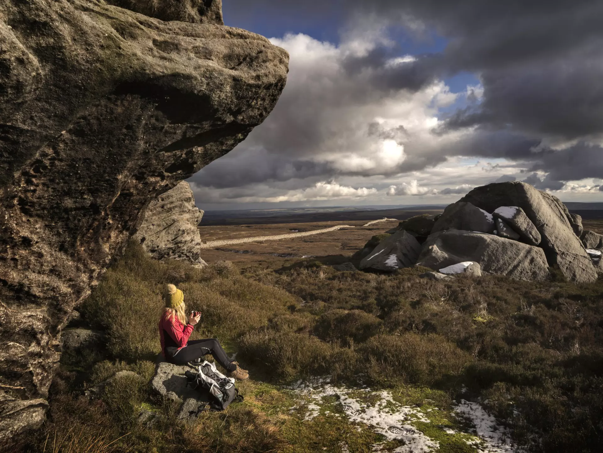 A female hiker rests on the Yorkshire moors
609094599
wanderlust, adventure, discovery, nature, exploration