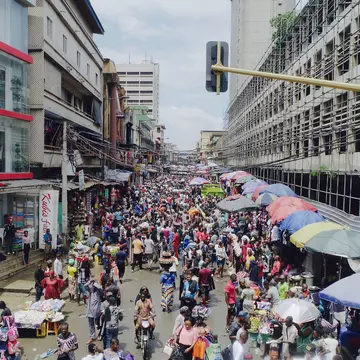 A busy market in the central business district of Lagos, Nigeria. yemiboww/Shutterstock