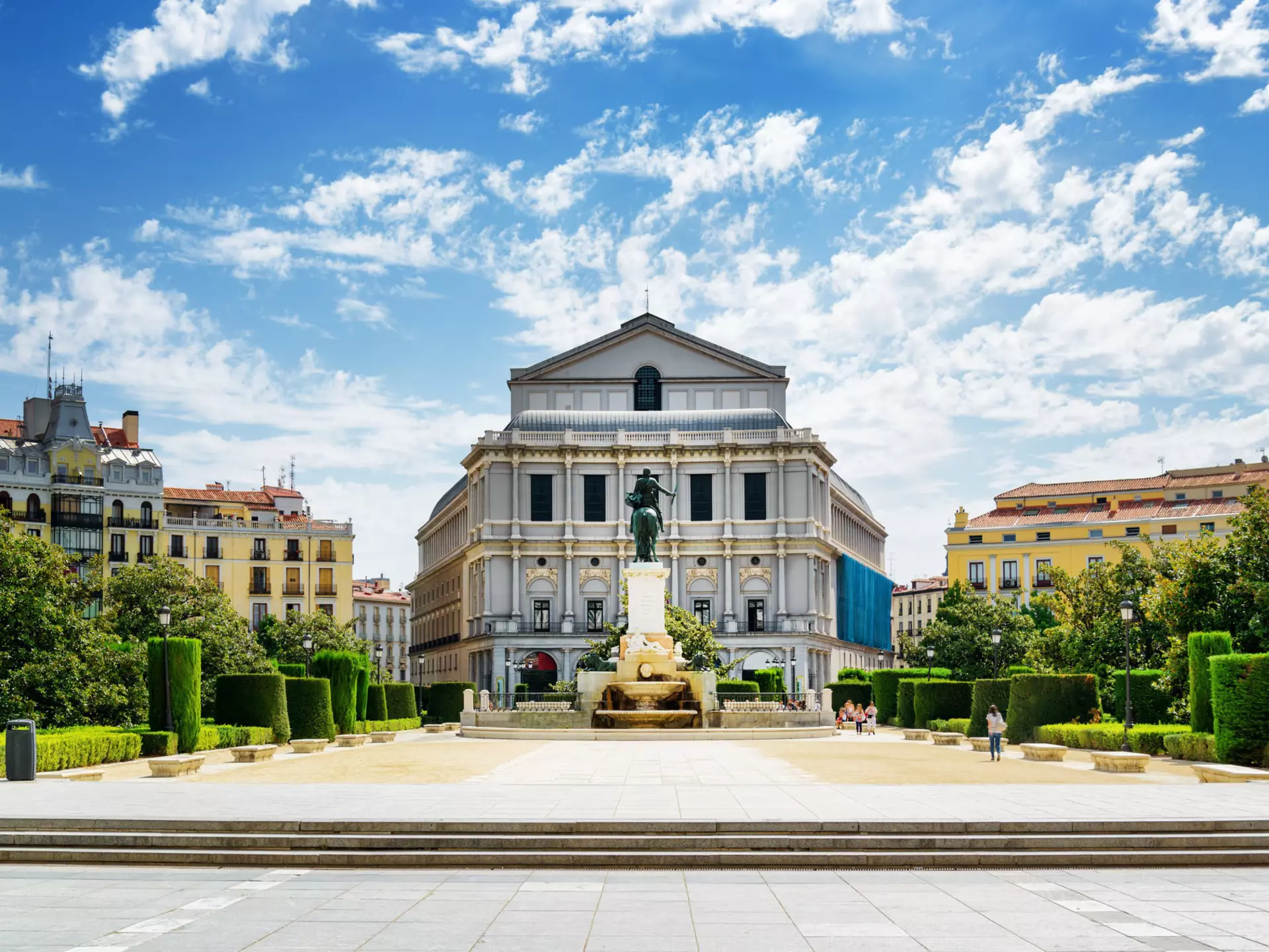 Teatro Real (Royal Theatre) in the Plaza de Oriente, Madrid. Efired/Shutterstock