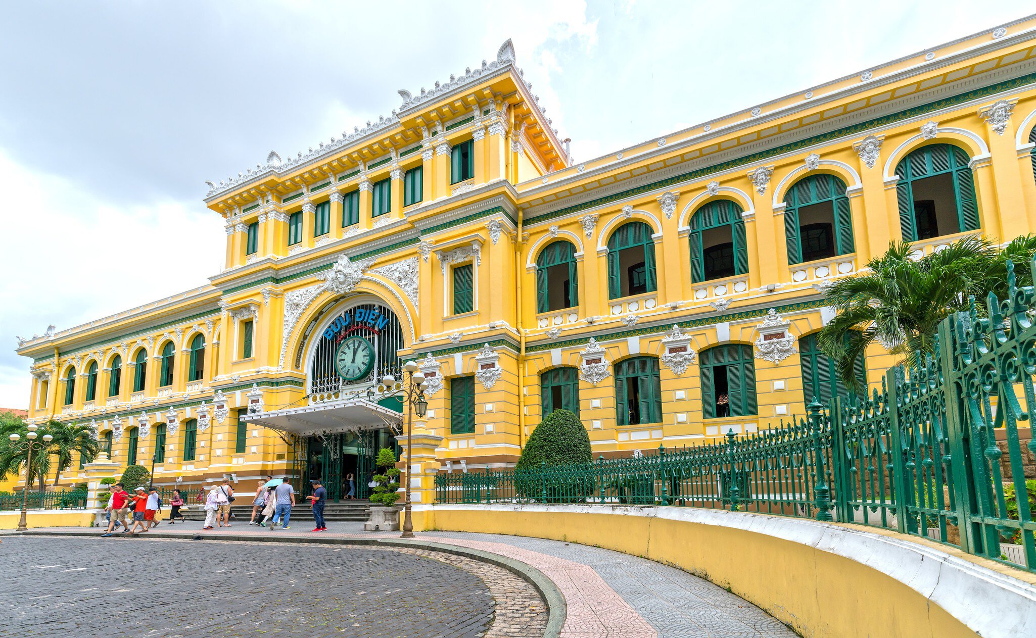 Architecture outside Saigon Central Post Office