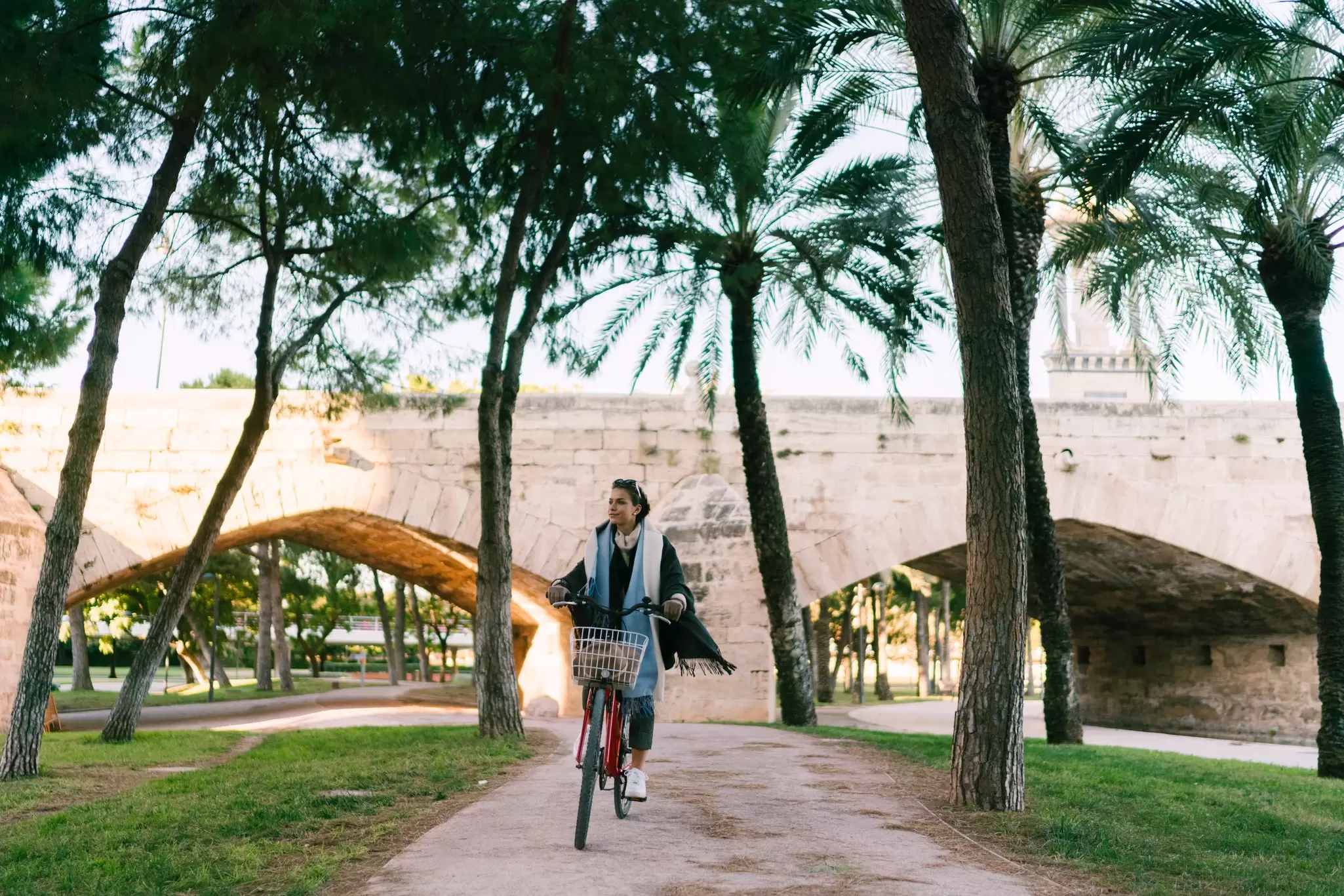 Explore the Old Town or head further afield on a former train line with these top rides around Valencia © martin-dm / Getty Images