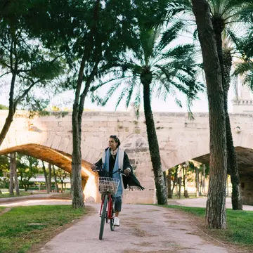Explore the Old Town or head further afield on a former train line with these top rides around Valencia © martin-dm / Getty Images