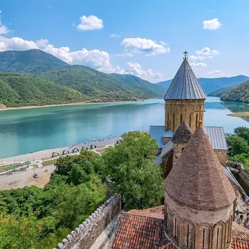 The Upper Lake and surrounding hills of Killarney National Park © Nicolas Kipourax Paquet / Getty Images