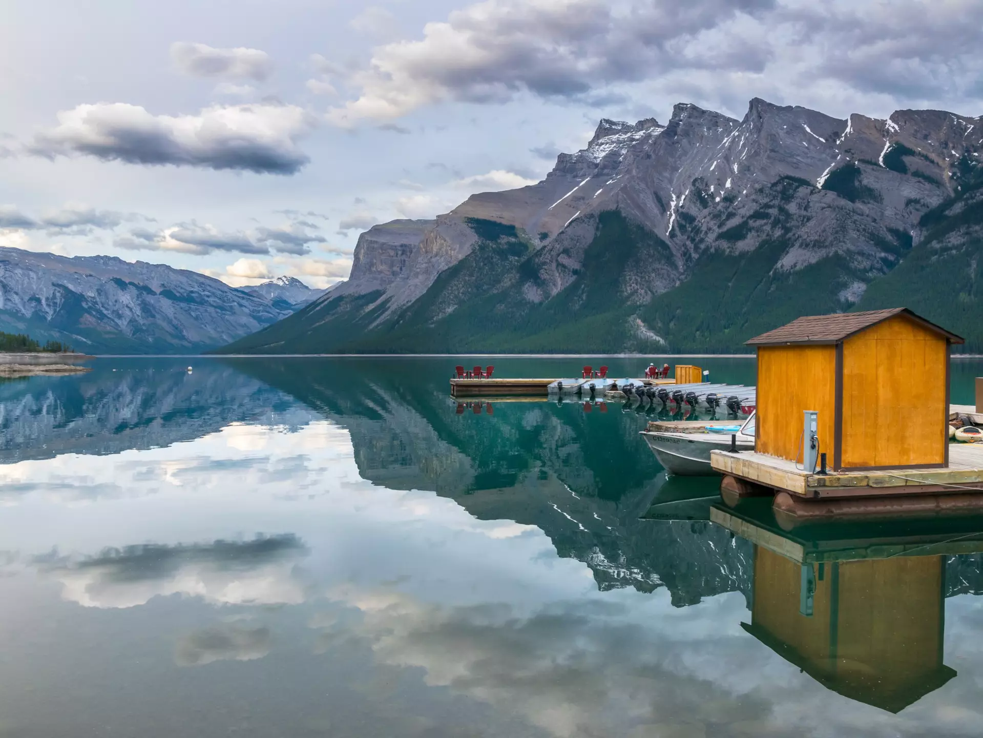 Lake Minnewanka, Banff National Park. Nido Huebl/Shutterstock