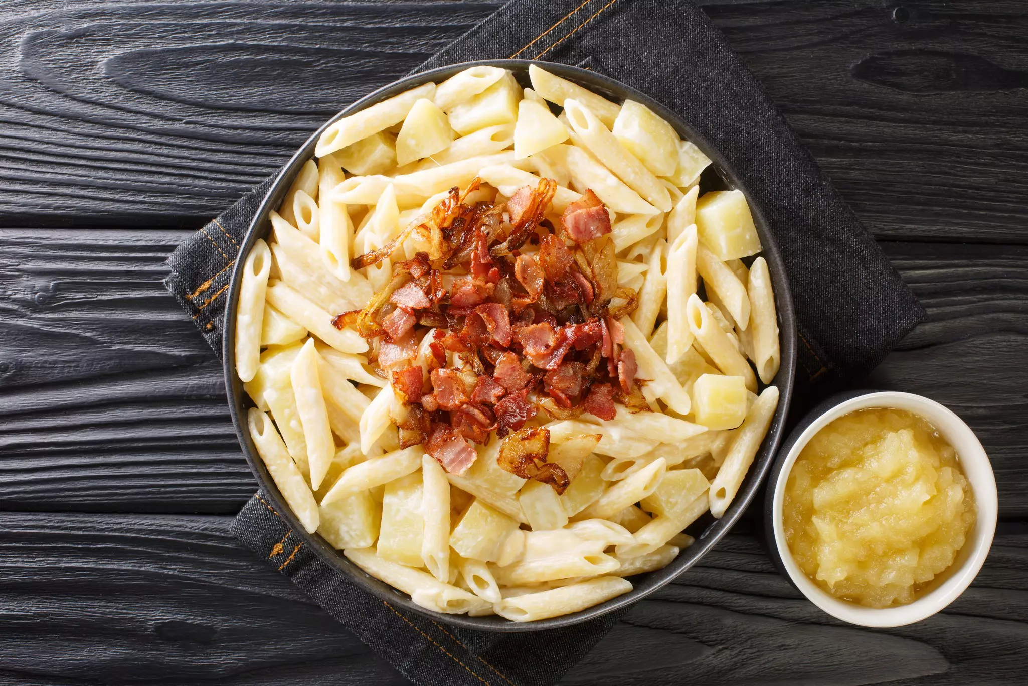 Macaroni with cheese and fried onions