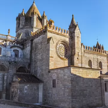Exterior view of the massive Sé (Cathedral) of Évora, Portugal.