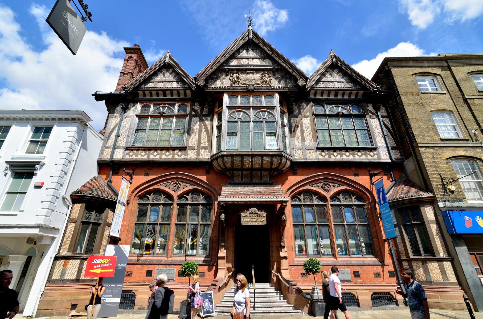 J962YH Canterbury, Kent, UK. Beaney House of Art and Knowledge - Royal Museum and Free Library at 18 High Street. The building takes its name from its benefa