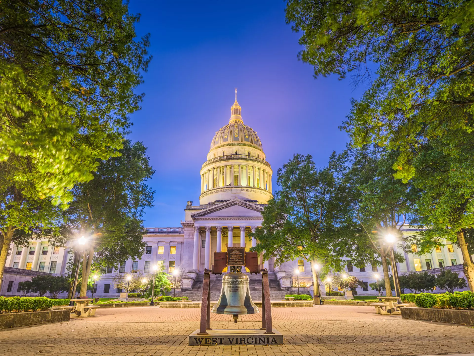 West Virginia State Capitol in Charleston, West Virginia, USA. Sean Pavone / Shutterstock