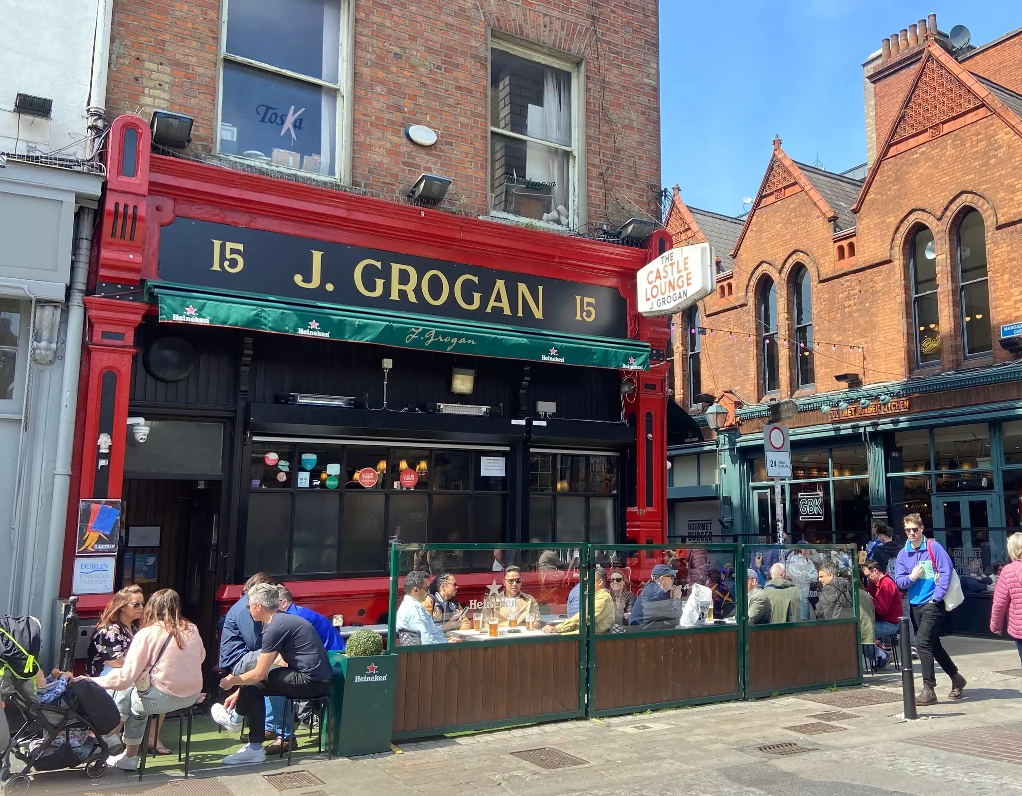 People enjoying drinks outside Grogan's in Dublin on a sunny day. 