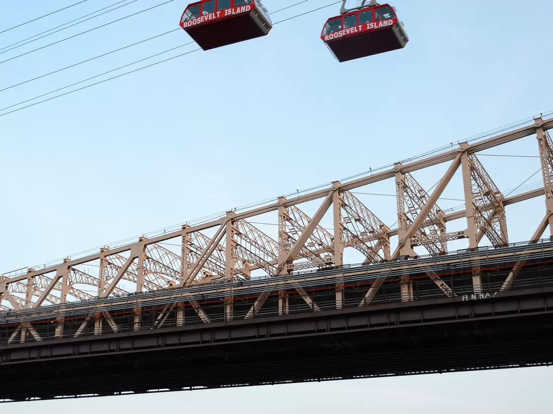 Tram to Roosevelt Island, NYC.
