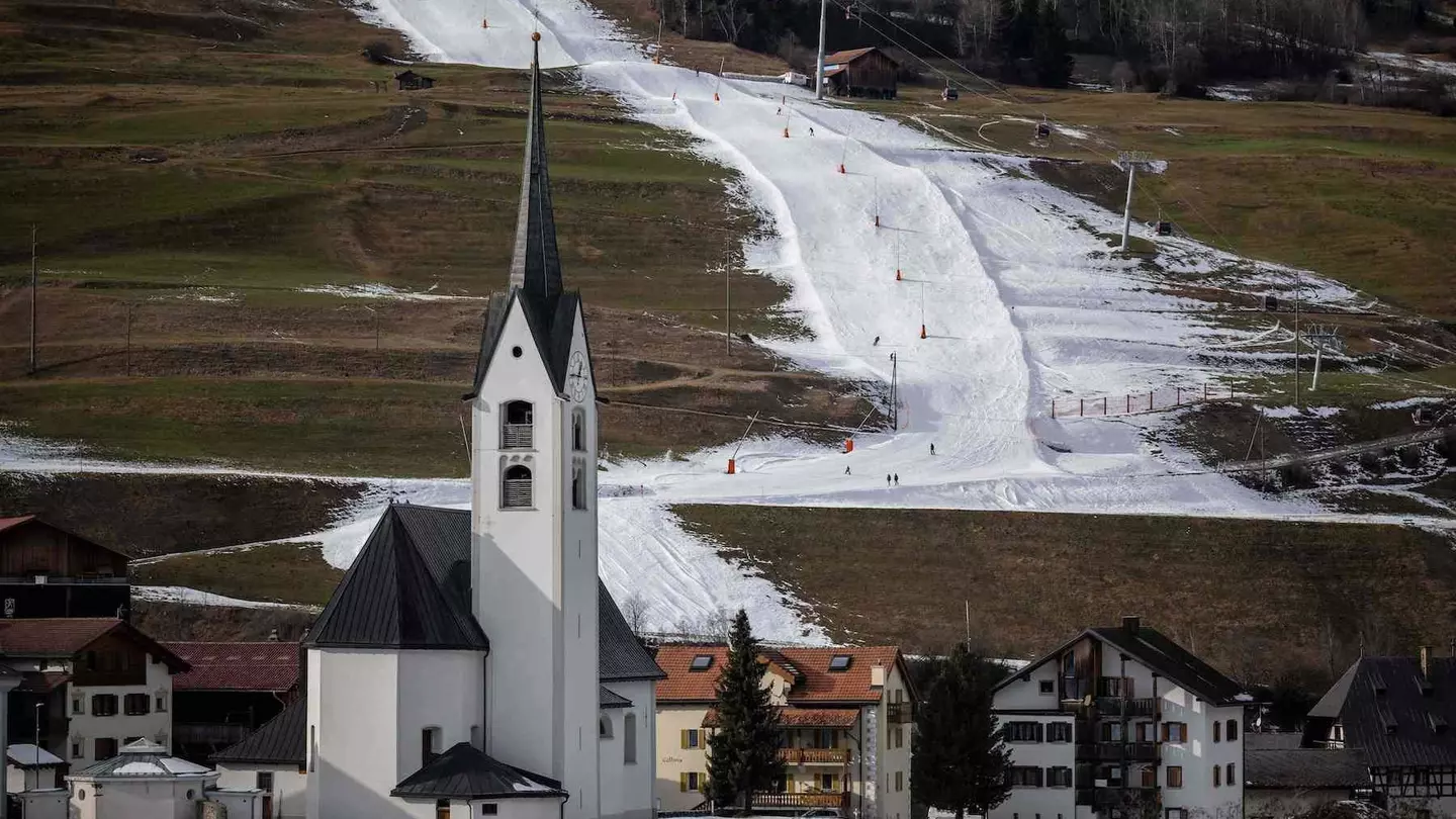 A winter heat wave and rain has forced the closures of many slopes at ski resorts throughout Europe, including at Savognin in Switzerland © Fabrice Coffrini / AFP / Getty Images