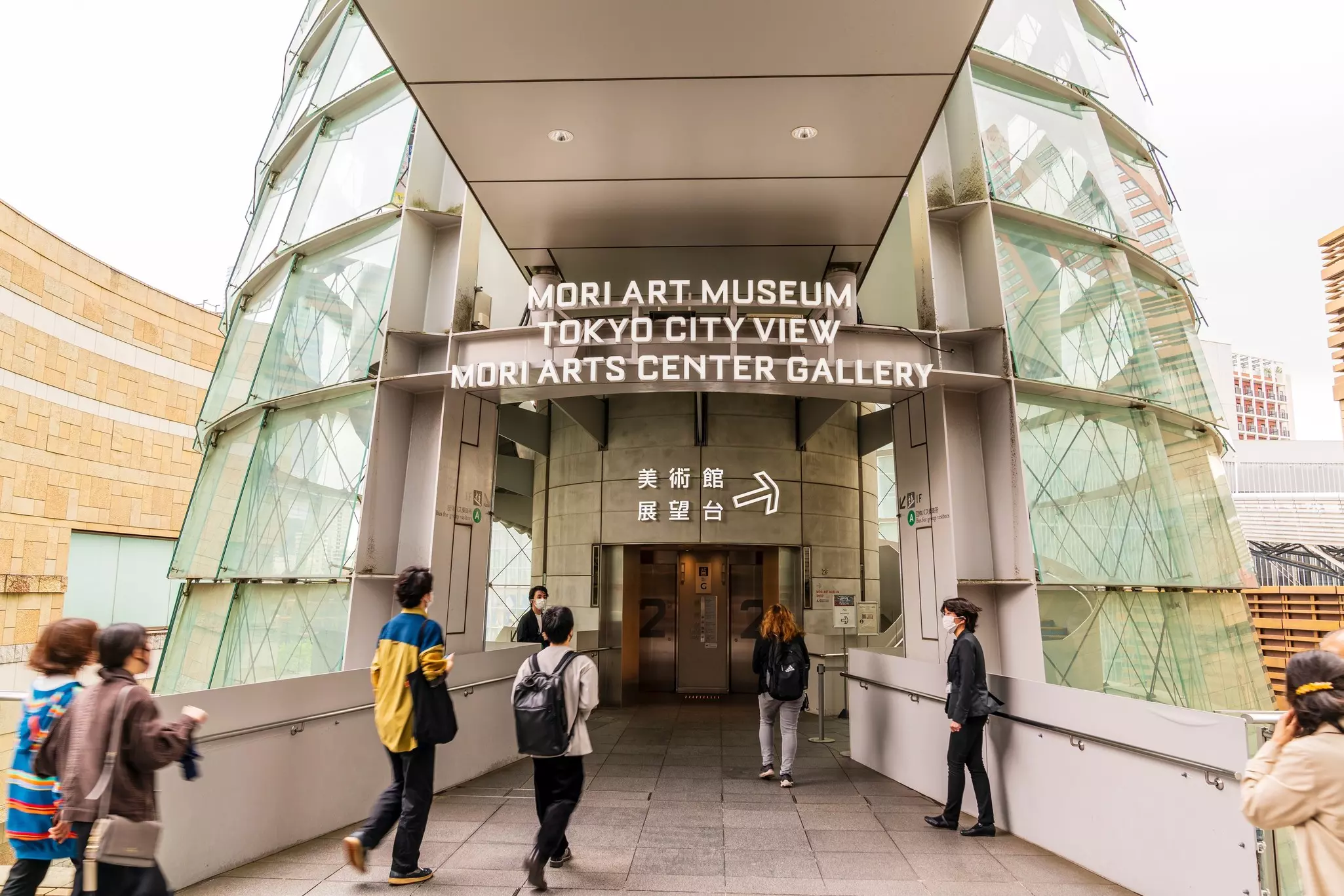People walking into a museum in Tokyo.