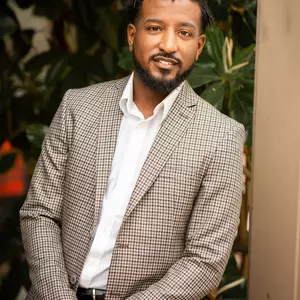 Milton  Howery III