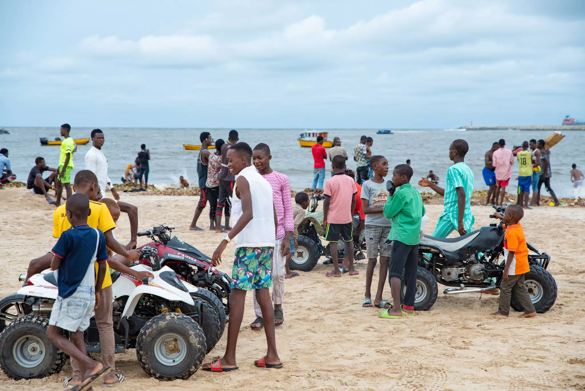 The scene at public beaches like Tarkwa Bay is lively indeed © Alucardion / Shutterstock