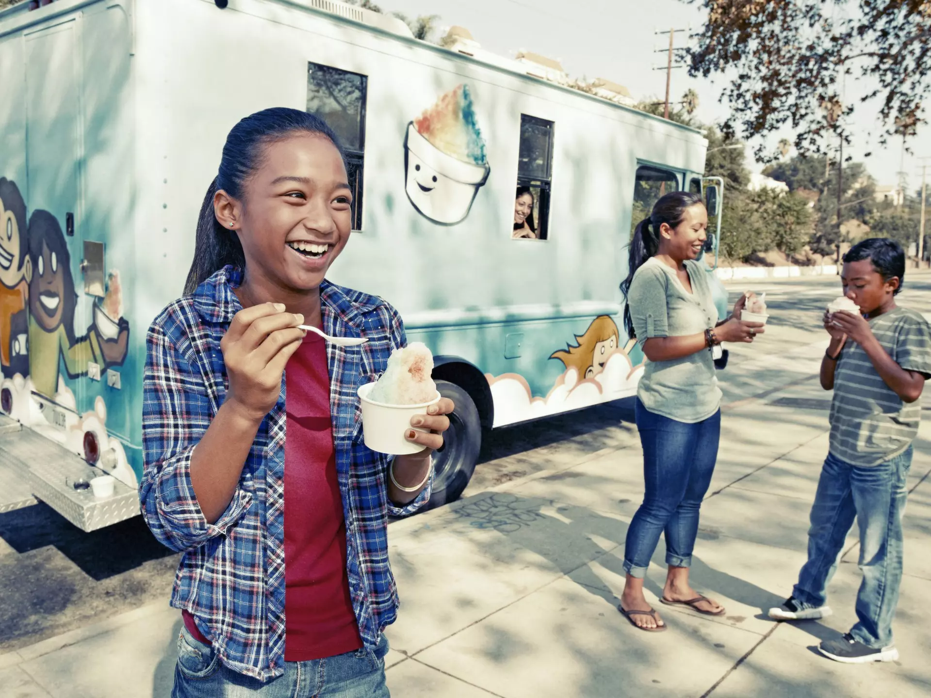 Children in front of an ice cream truck.