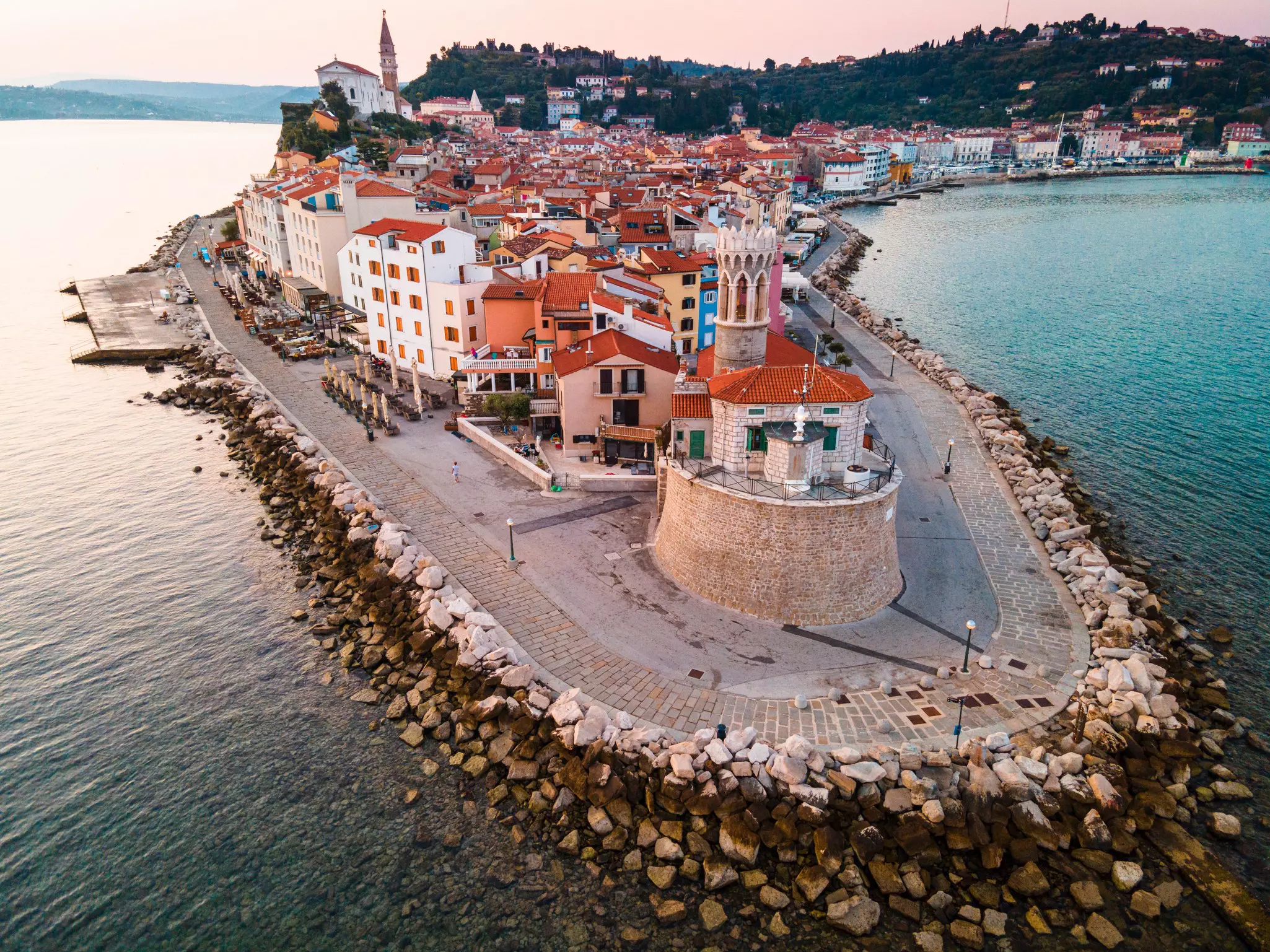 A coastal town on a narrow peninsula.
