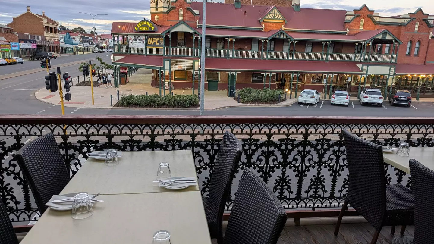KALGOORLIE, WESTERN AUSTRALIA, AUSTRALIA, OCTOBER 2025.
Dining table and chairs on a balcony at the Palace Hotel overlooking the Exchange Hotel and streets below.
Assigning editor: Jessica Lockhart