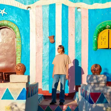 Stay connected with our guide to wi-fi and mobile phone services in Egypt. Lizavetta / Shutterstock