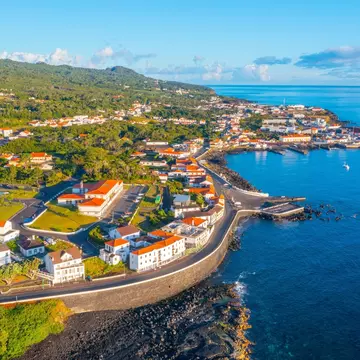 On this week-long itinerary you'll hike, dine, swim and visit the historic whaling town of Sao Roque do Pico. Shutterstock