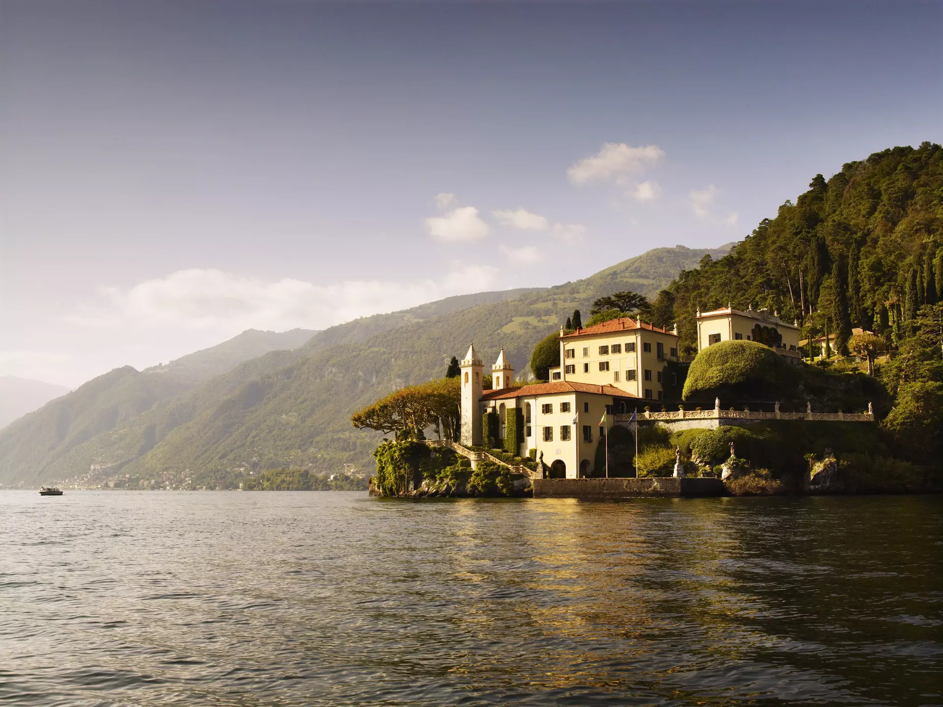 Villa del Balbianello, on shores of Lake Como.
Lonely Planet Traveller Magazine, Issue 41, Italy, Spirit of the lakes