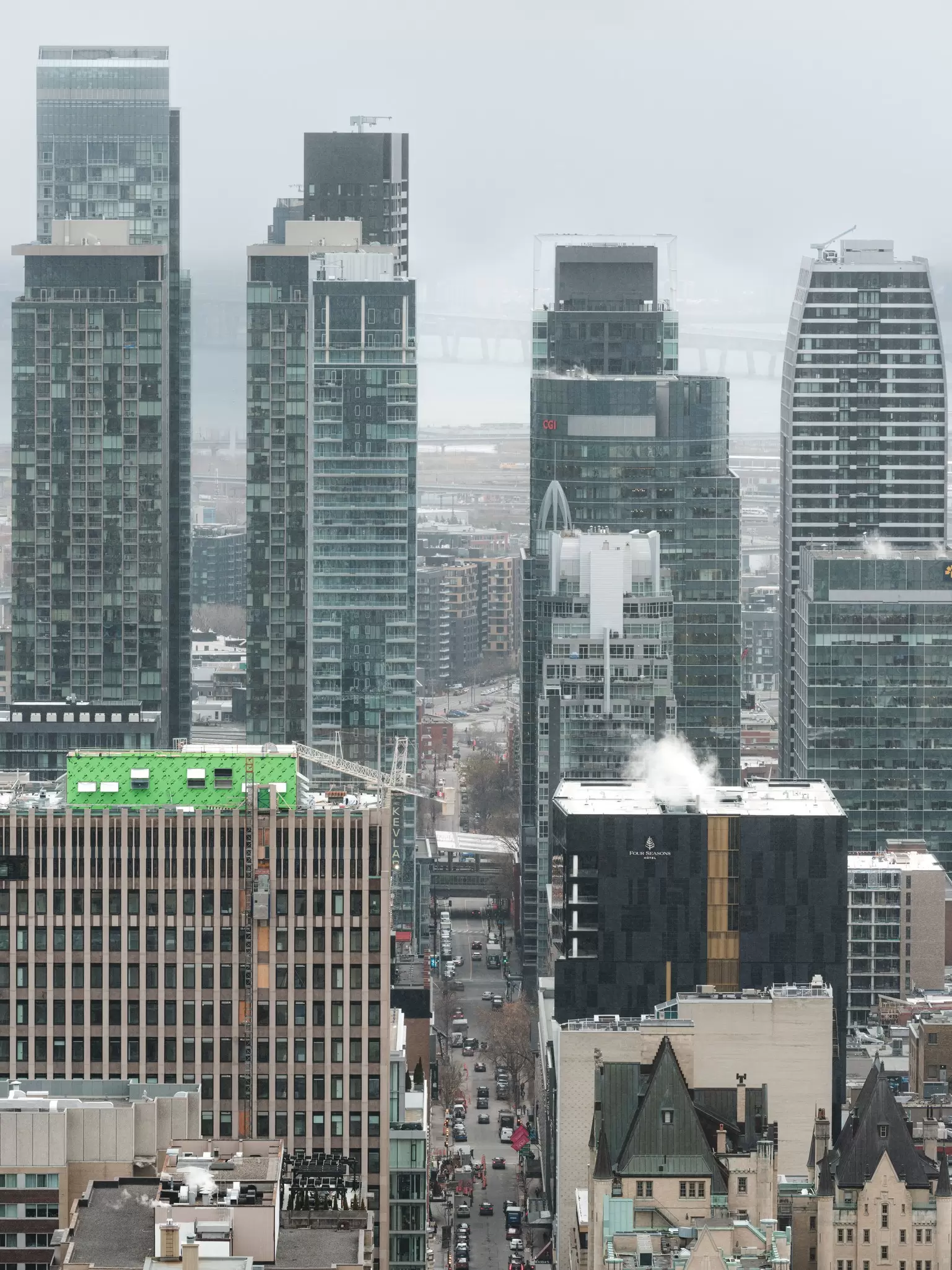 A view over the skyscrapers of Montréal from Parc du Mont-Royal, Canada. 
