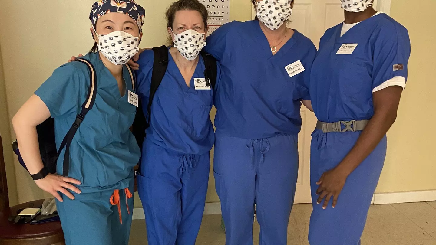 The team of surgeons and nurses that traveled from the US to Roatán