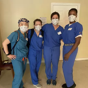 The team of surgeons and nurses that traveled from the US to Roatán