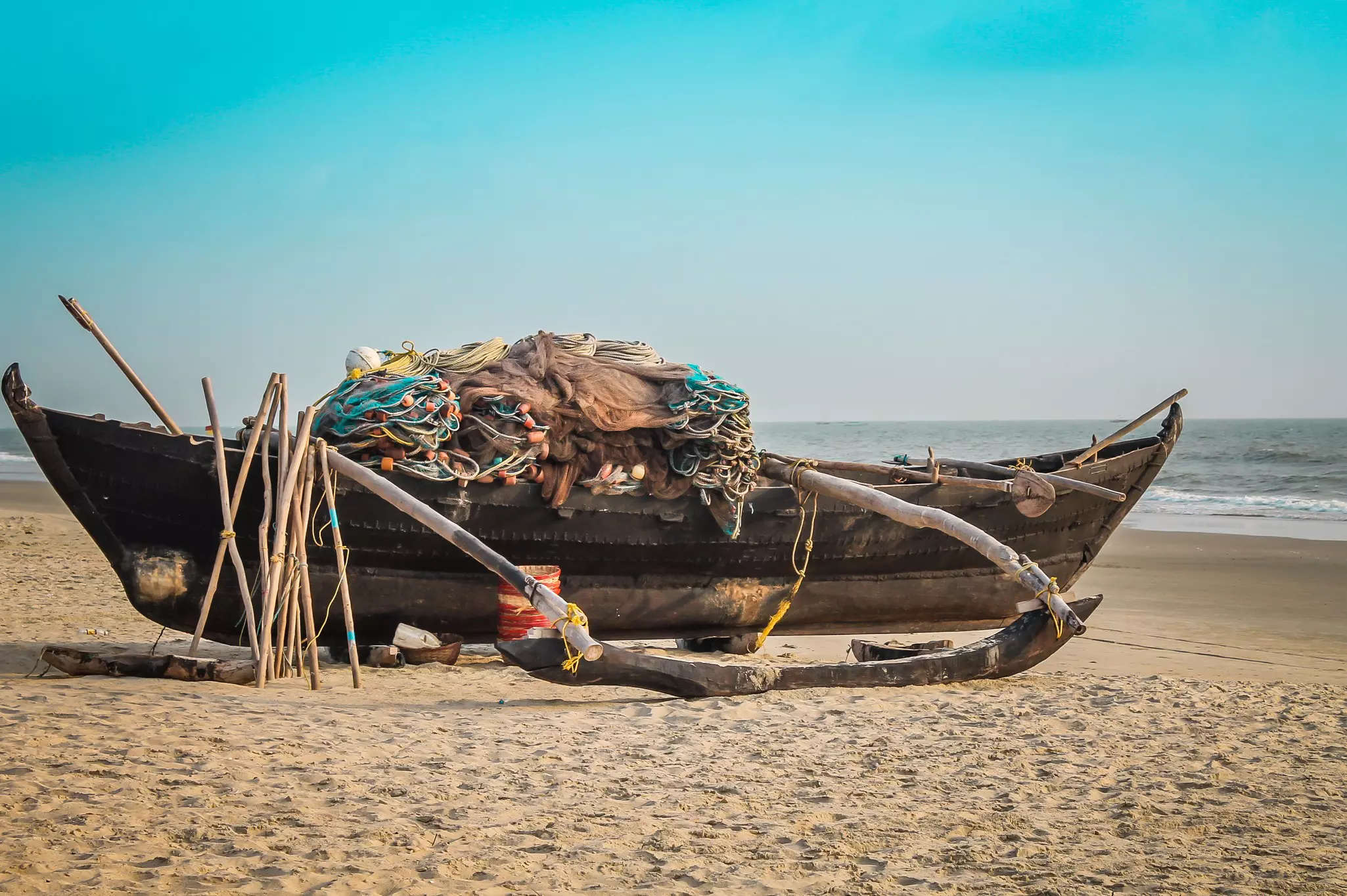 500px Photo ID: 70987557 - A fishing boat lying on the beautiful beach of Goa