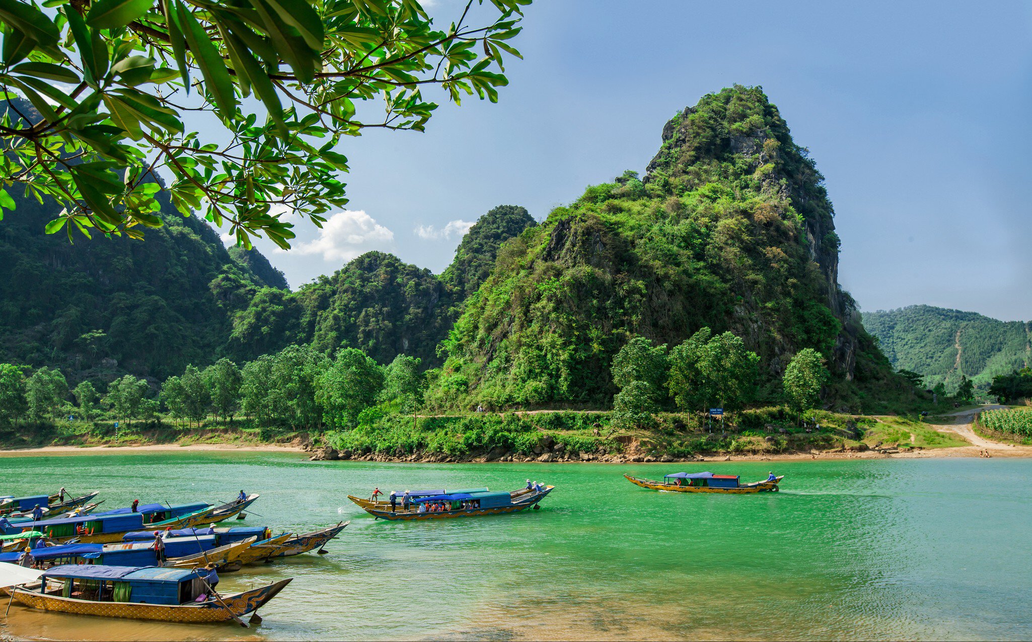 Boats on the river at Phong Nha-Ke National Park. Jethuynh / Getty Images
